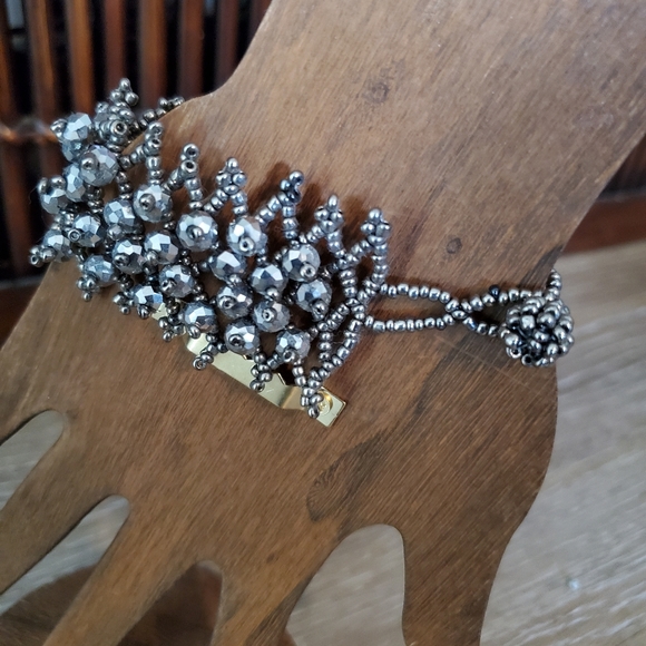 Gold Crystal and Beaded Bracelet - Picture 3 of 5